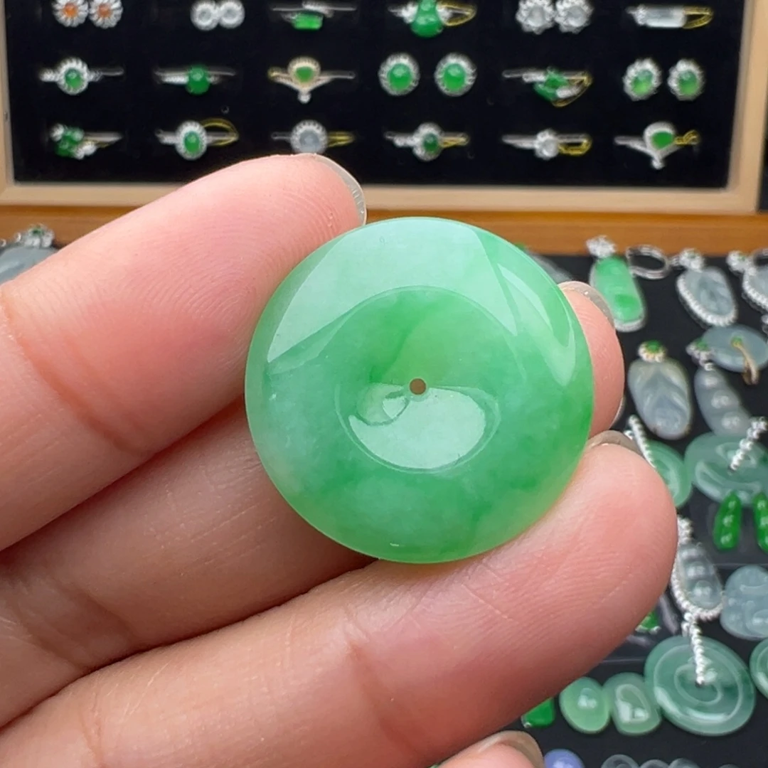 翡翠未镶嵌颈饰扣21.8