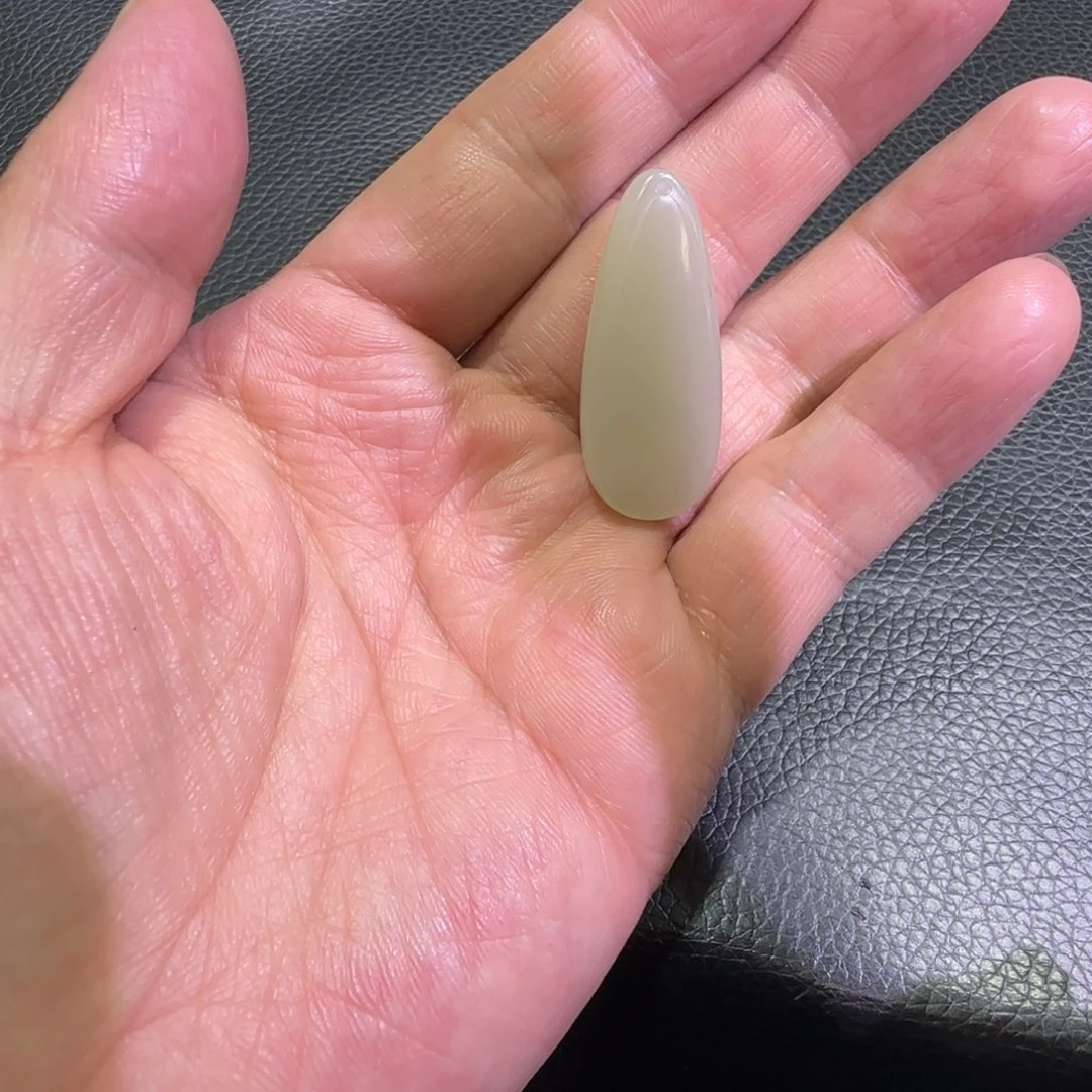 和田玉未镶嵌吊坠(赠链)