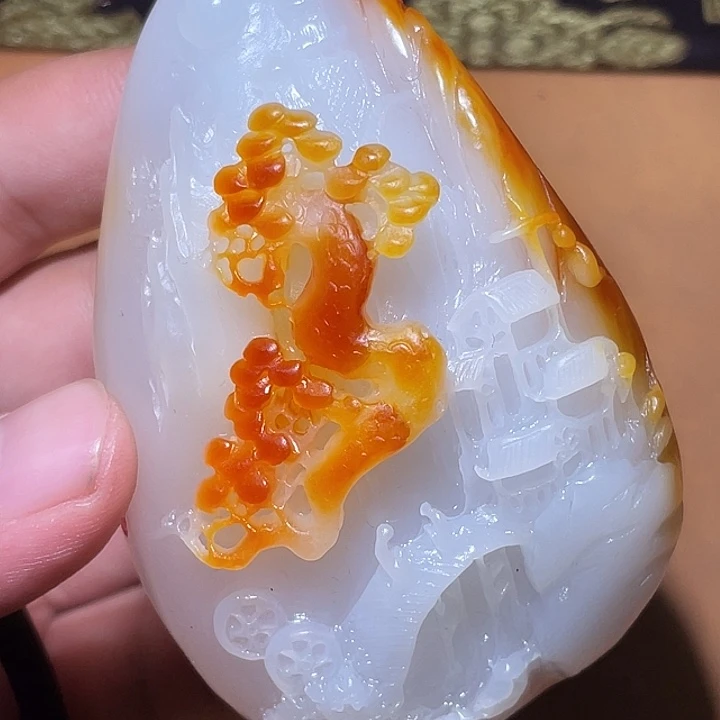 两***人颈饰未镶嵌和田玉CC