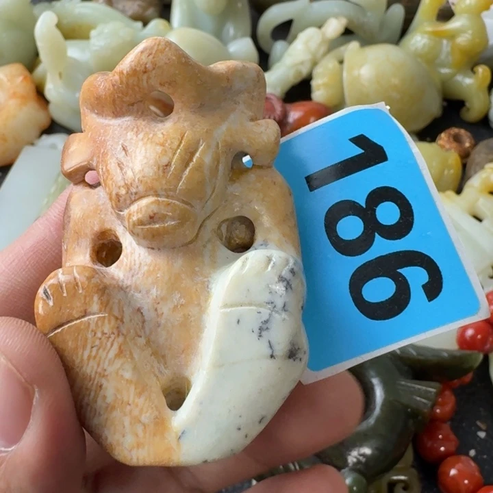 用***9和田玉未镶嵌颈饰