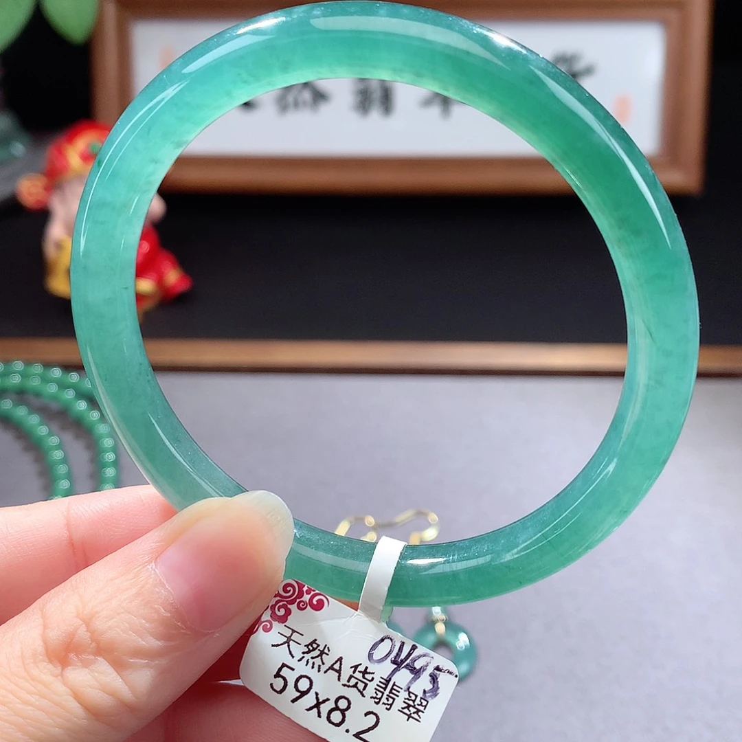 未镶嵌手镯（圆镯）翡翠心**成
