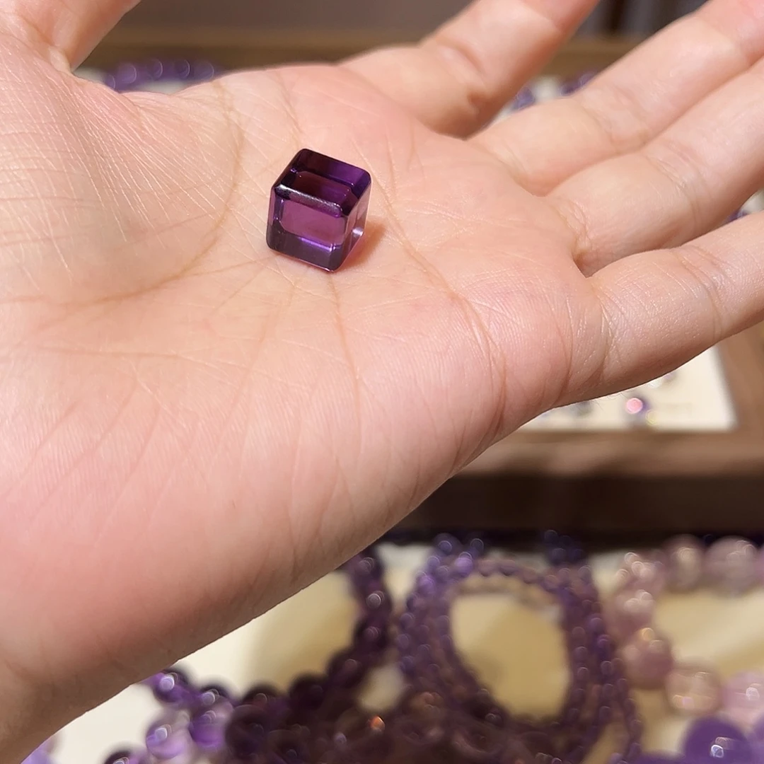 桑***柒未镶嵌手链水晶1个