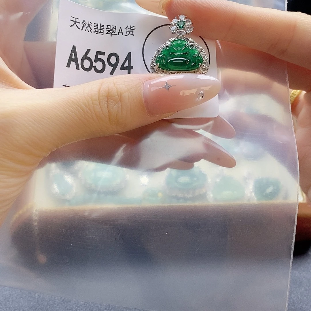 翡翠未镶嵌吊坠(赠链)