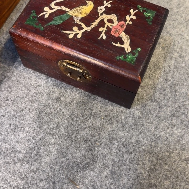 贡木首饰盒的的的的的