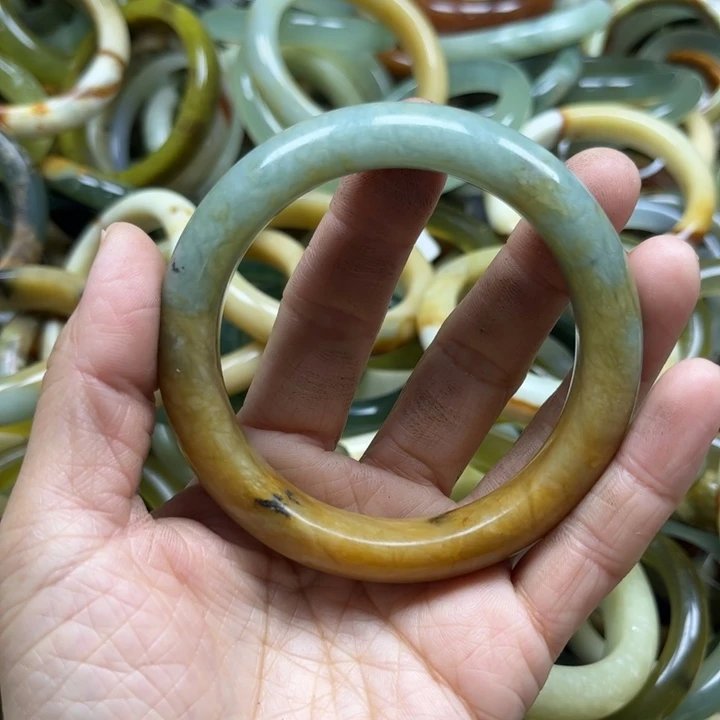 不***生蛇纹石玉未镶嵌手镯