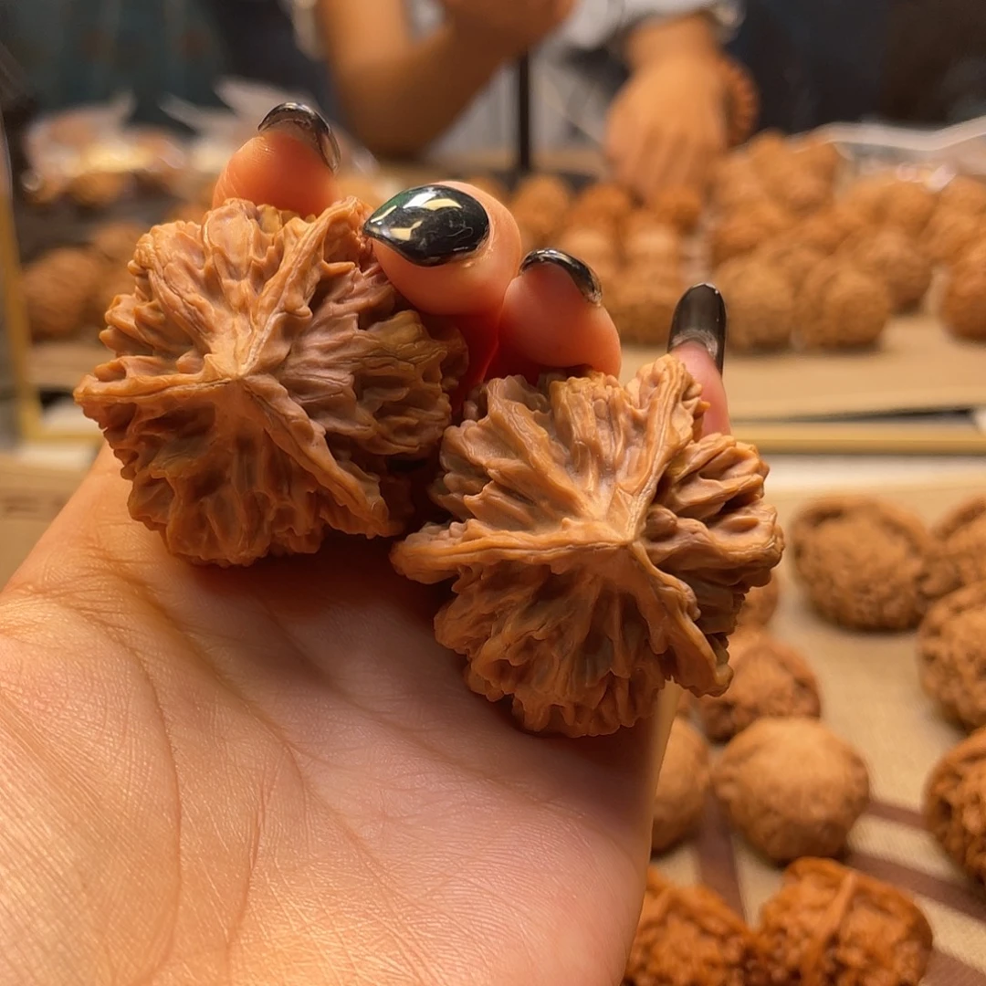 M***g吊坠文玩核桃帝王三棱