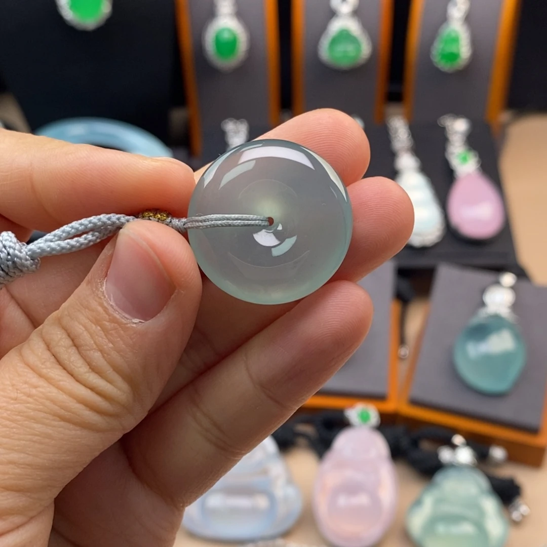 翡翠未镶嵌颈饰平安扣