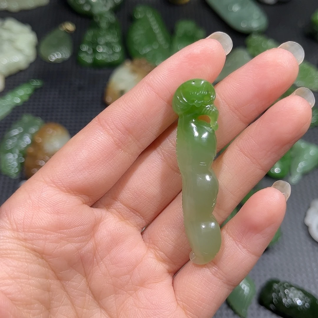 可***水和田玉未镶嵌颈饰