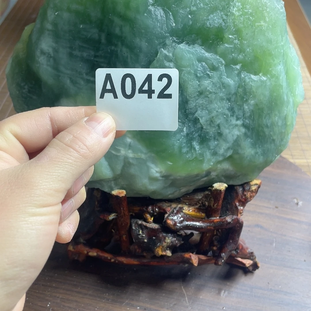 徐***雷蛇纹石玉未镶嵌珠宝奇石