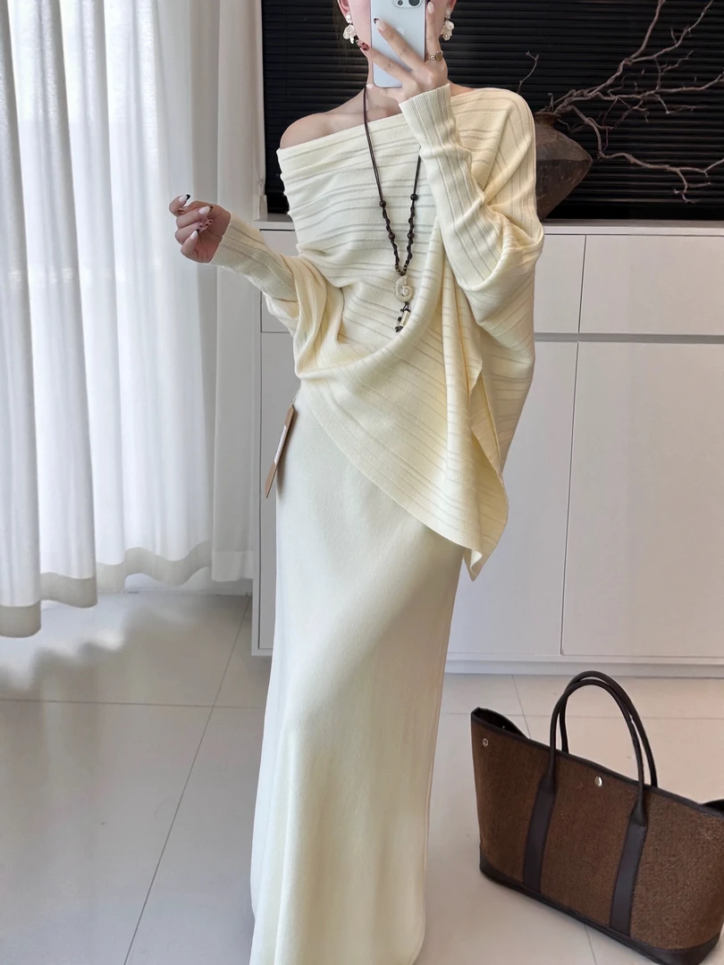 XING/2025温柔风露肩蝙蝠袖坑条秋冬套装A02