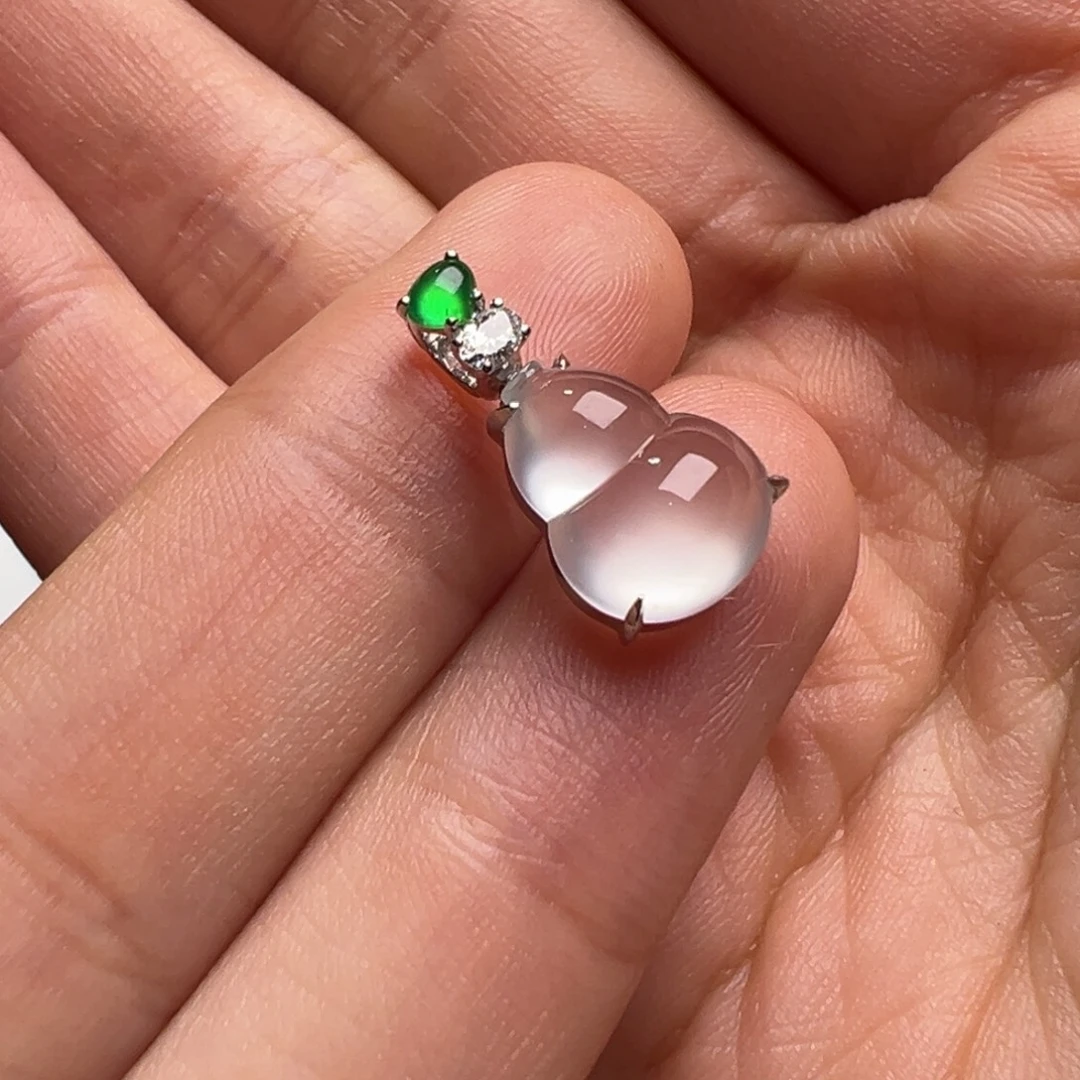 翡翠18K金镶嵌颈饰Y玻璃茅台白葫芦