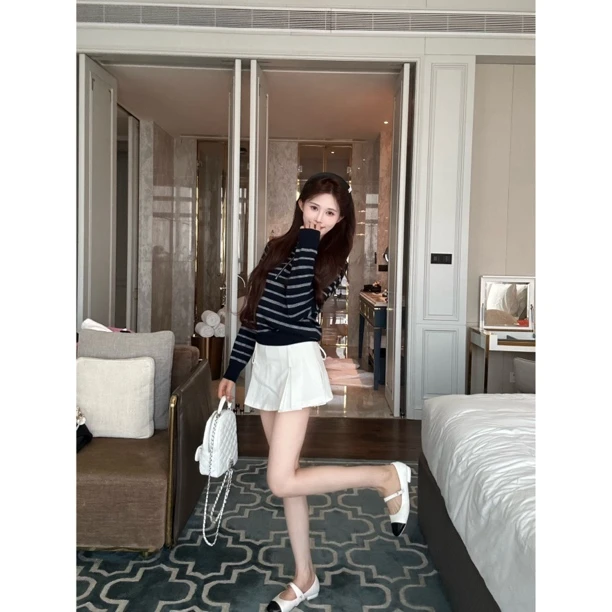 【SALE服饰】夏季针织衫常规拼接薄款套头款条纹针织长袖毛针织衫