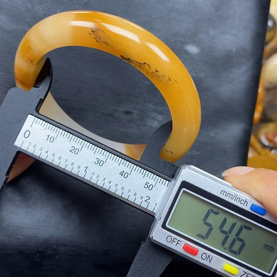 石英质玉（黄龙玉）颈饰未镶嵌