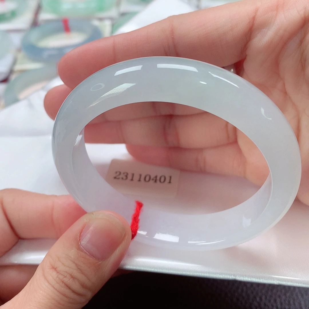 翡翠手镯未镶嵌天然A货翡翠