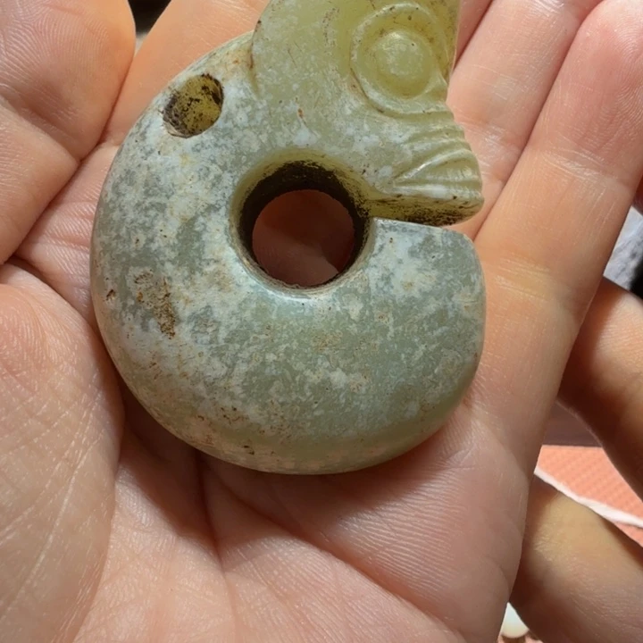 带***龙颈饰未镶嵌和田玉（糖玉）