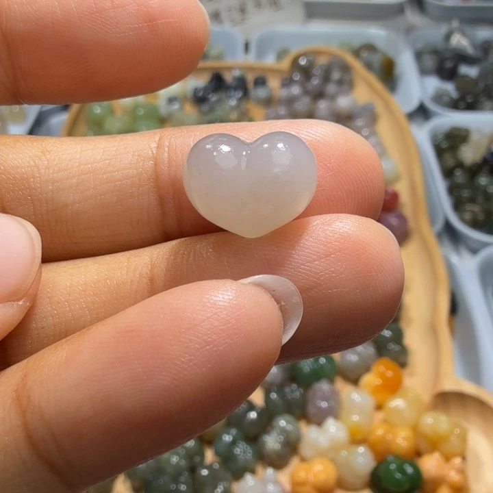 和田玉未镶嵌珠宝半成品