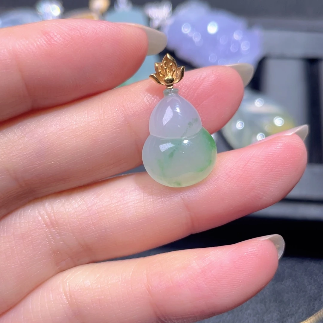 颈饰18K金镶嵌翡翠翡翠