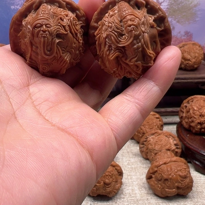 把件核桃白狮子黑白无常