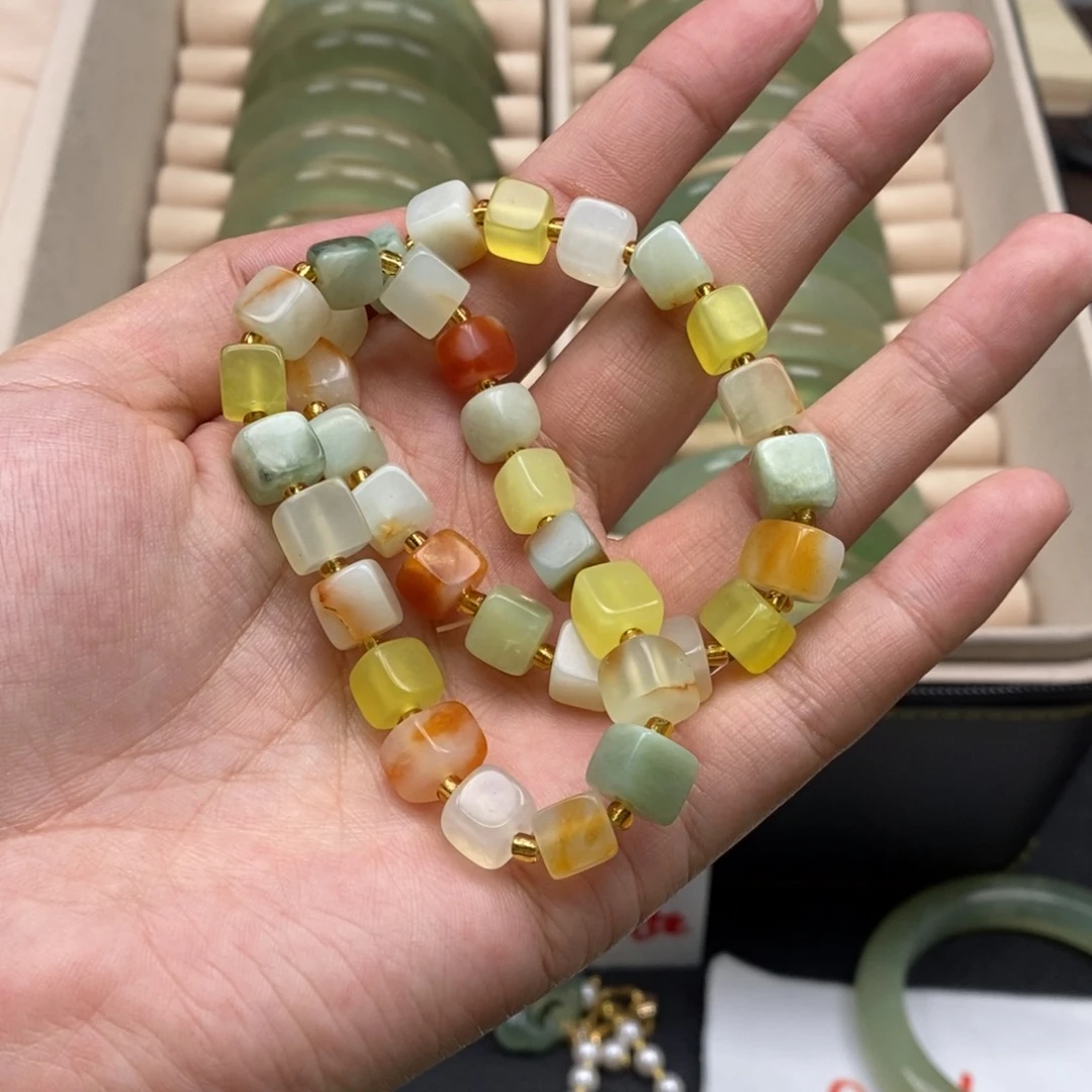 蛇纹石玉颈饰未镶嵌