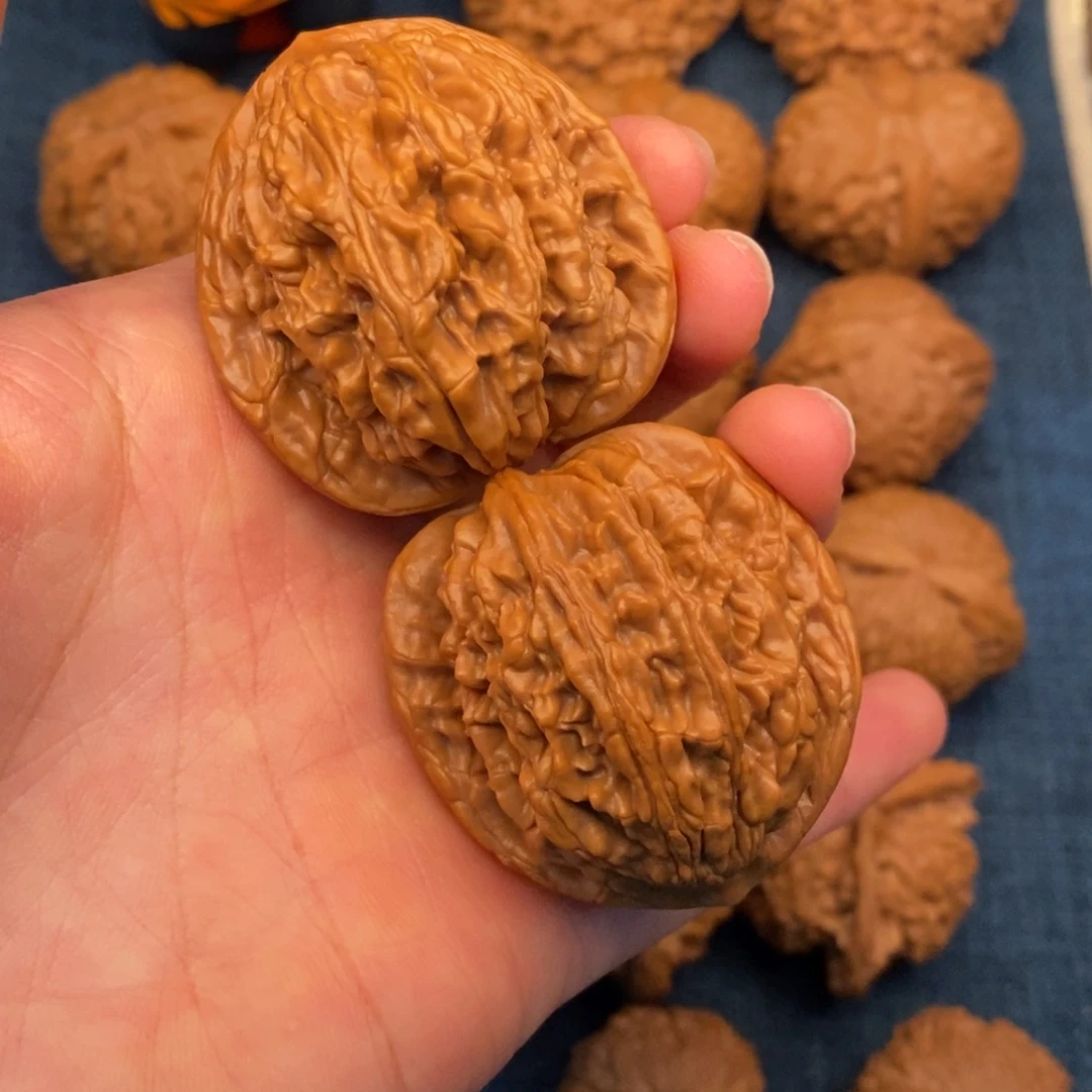 文玩核桃把件40粗筋虎头