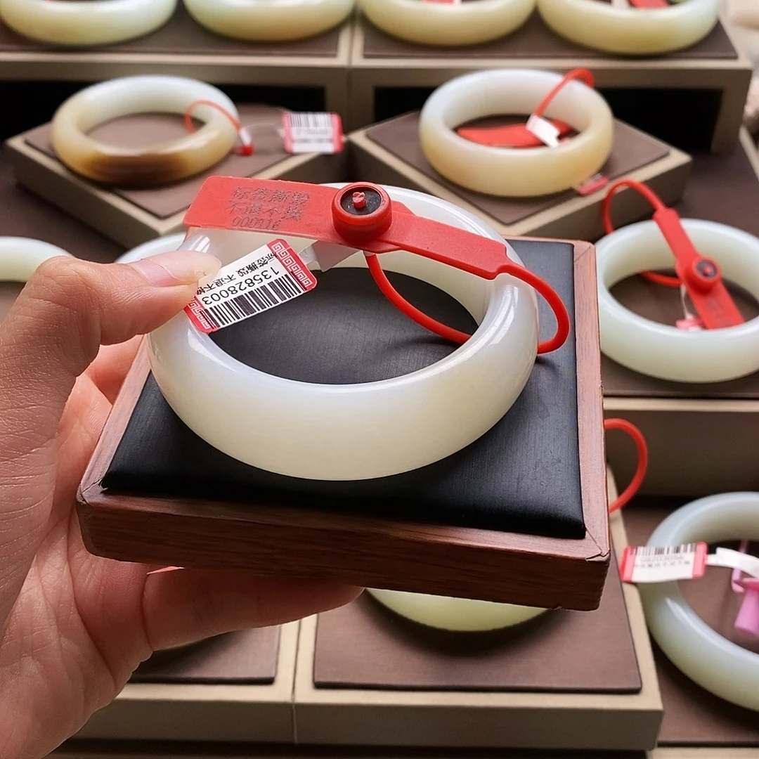 未镶嵌手镯和田玉果*