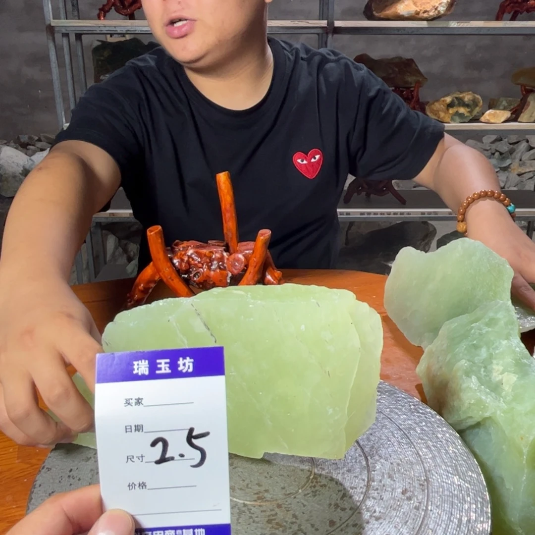 毕***未镶嵌蛇纹石玉岫岩纯天然原石