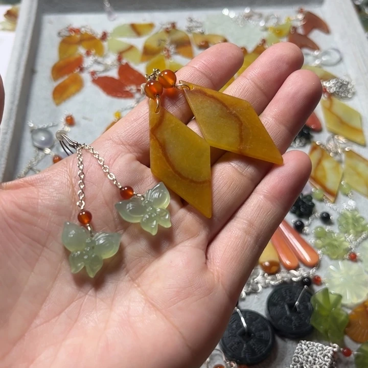 蛇纹石玉合金耳饰