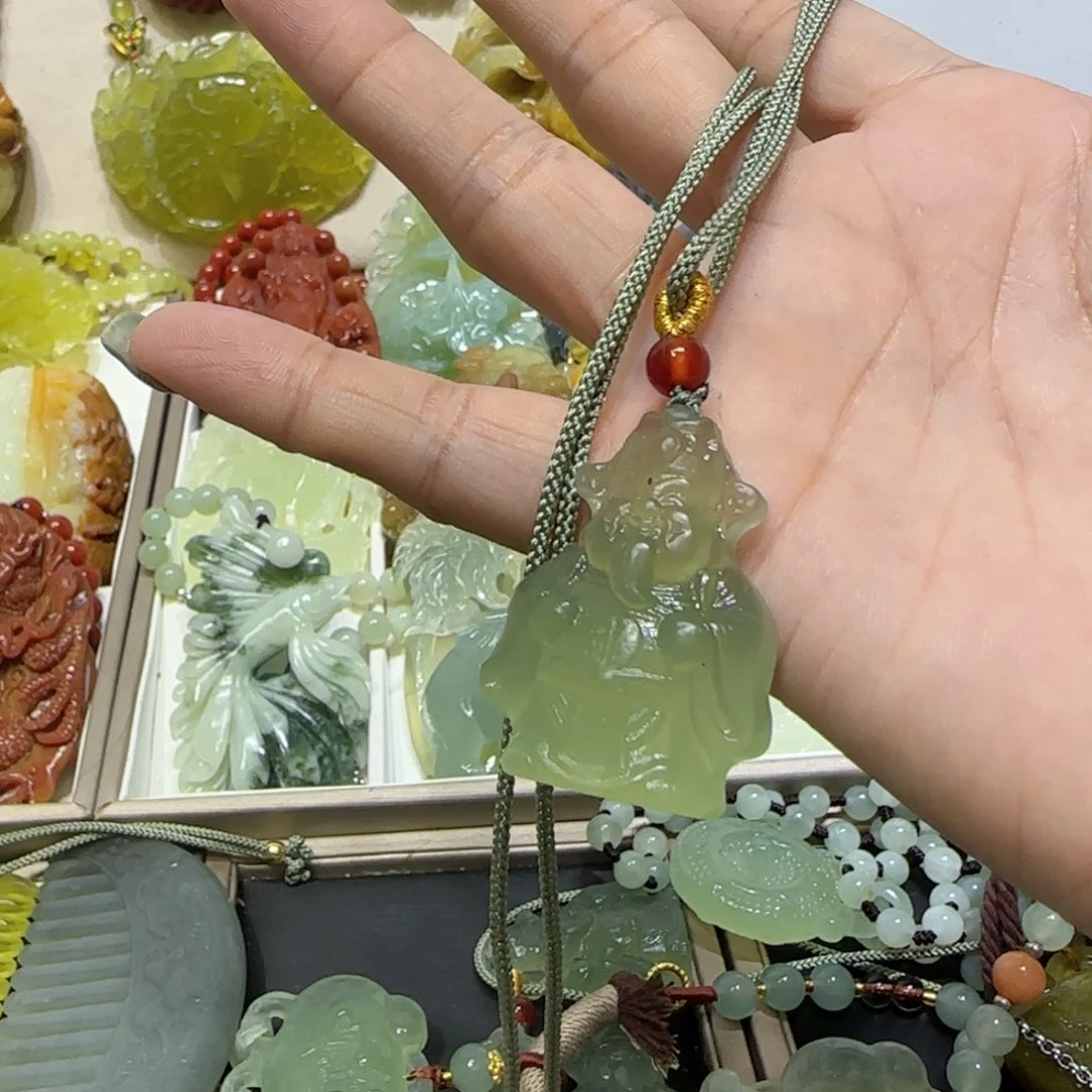 未镶嵌蛇纹石玉吊坠吃**福