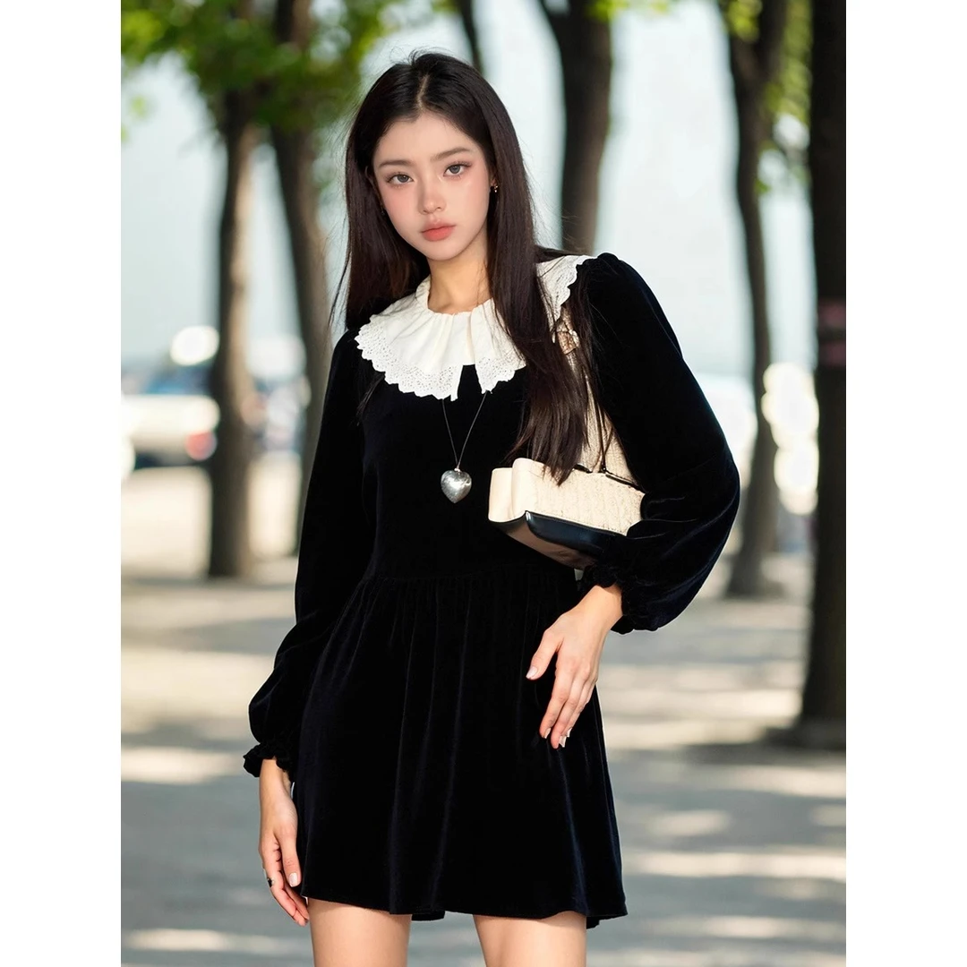 早春女装黑色丝绒连衣裙高级感法式千金穿搭复古娃娃领气质a字裙