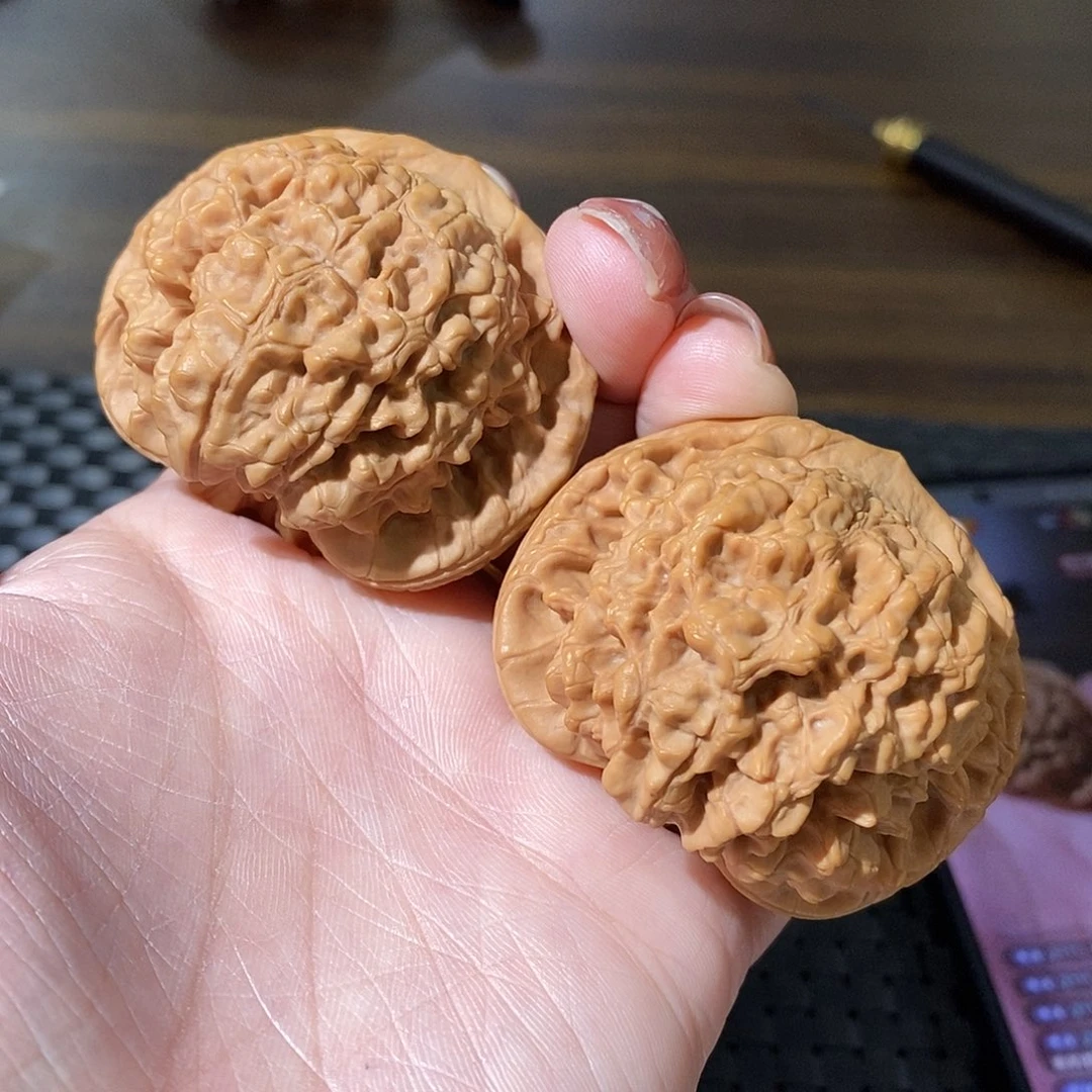 文玩核桃把件龙顶官帽52