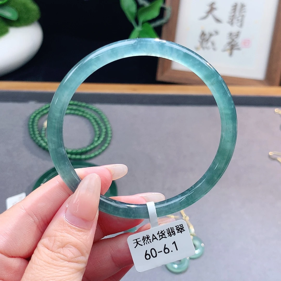 翡翠手镯（圆镯）未镶嵌