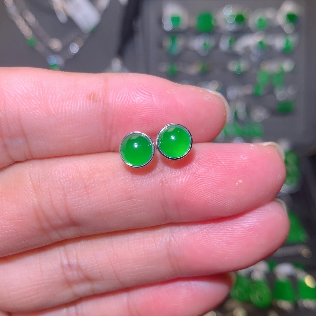 18K金镶嵌翡翠耳钉天然翡翠