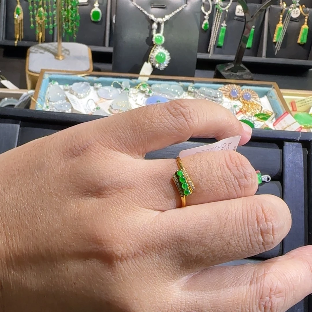 翡翠18K金镶嵌颈饰戒指