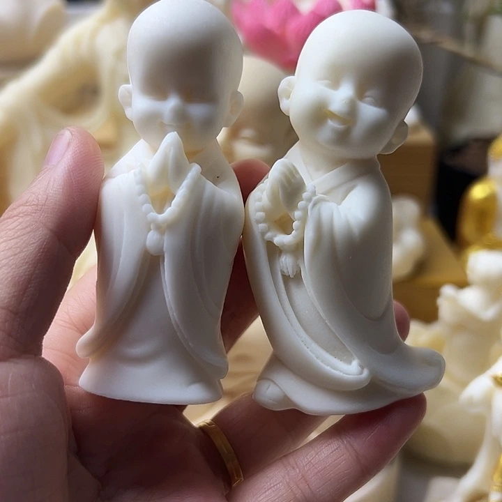 小***月藤无忧无惧摆件2个