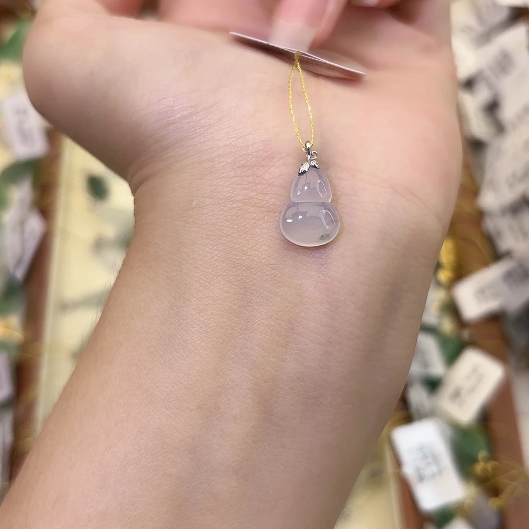 颈饰18K金镶嵌翡翠葫芦