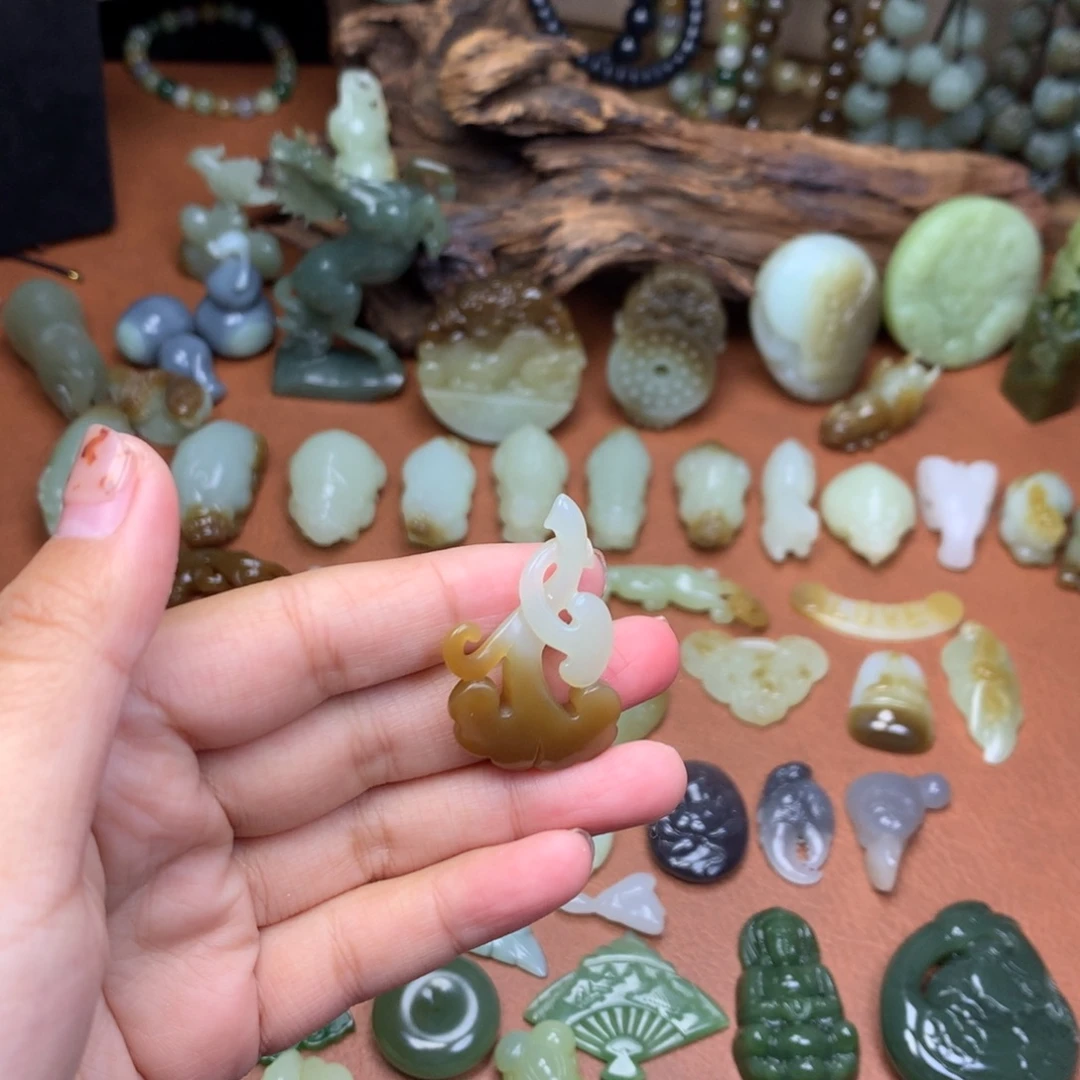 和田玉未镶嵌挂件