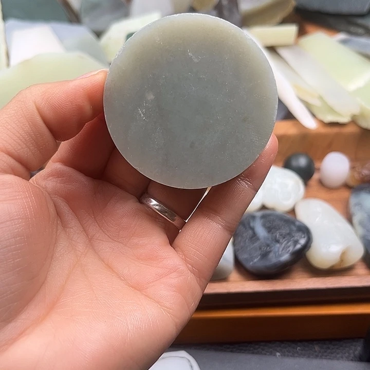 和田玉未镶嵌把件