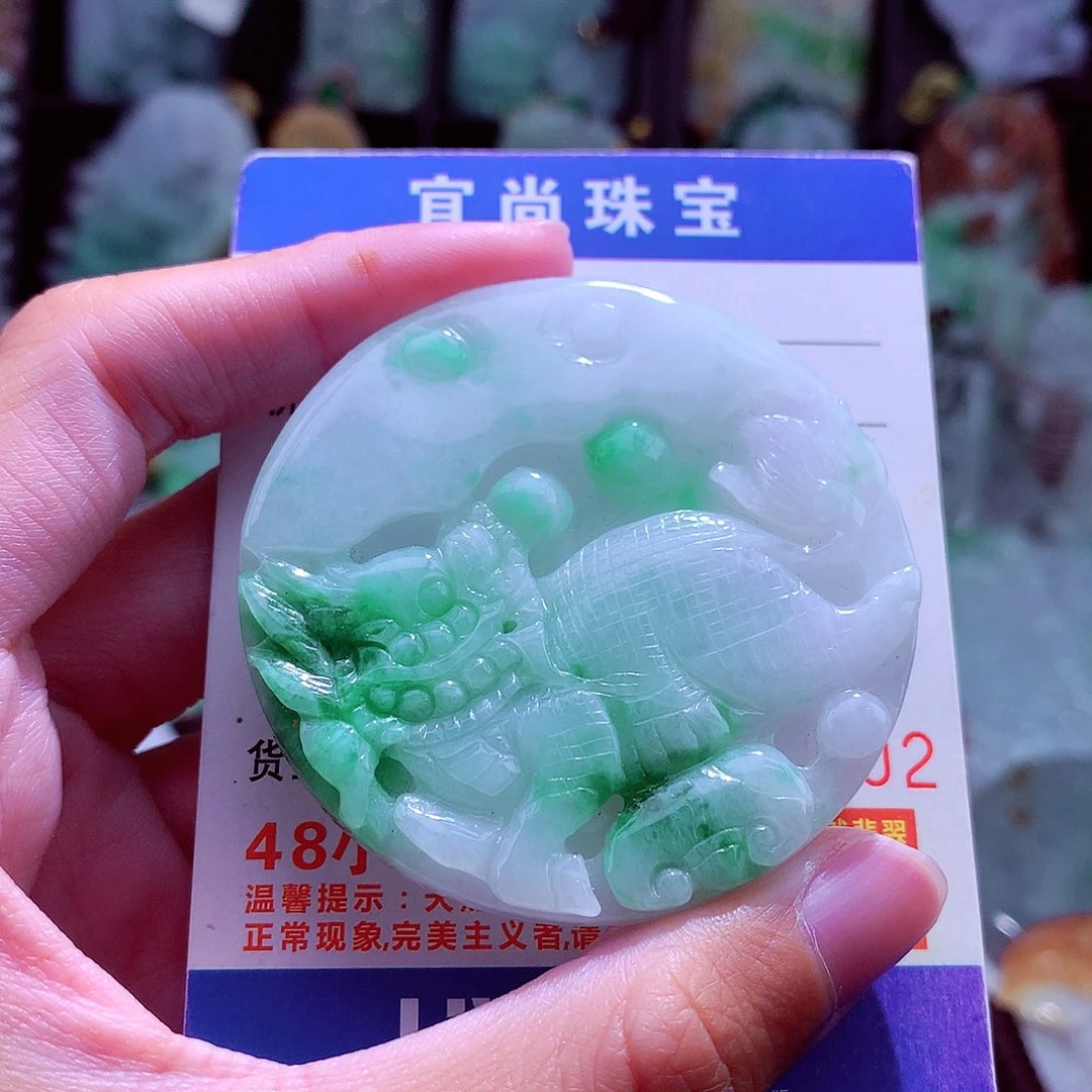 颈饰未镶嵌翡翠天然