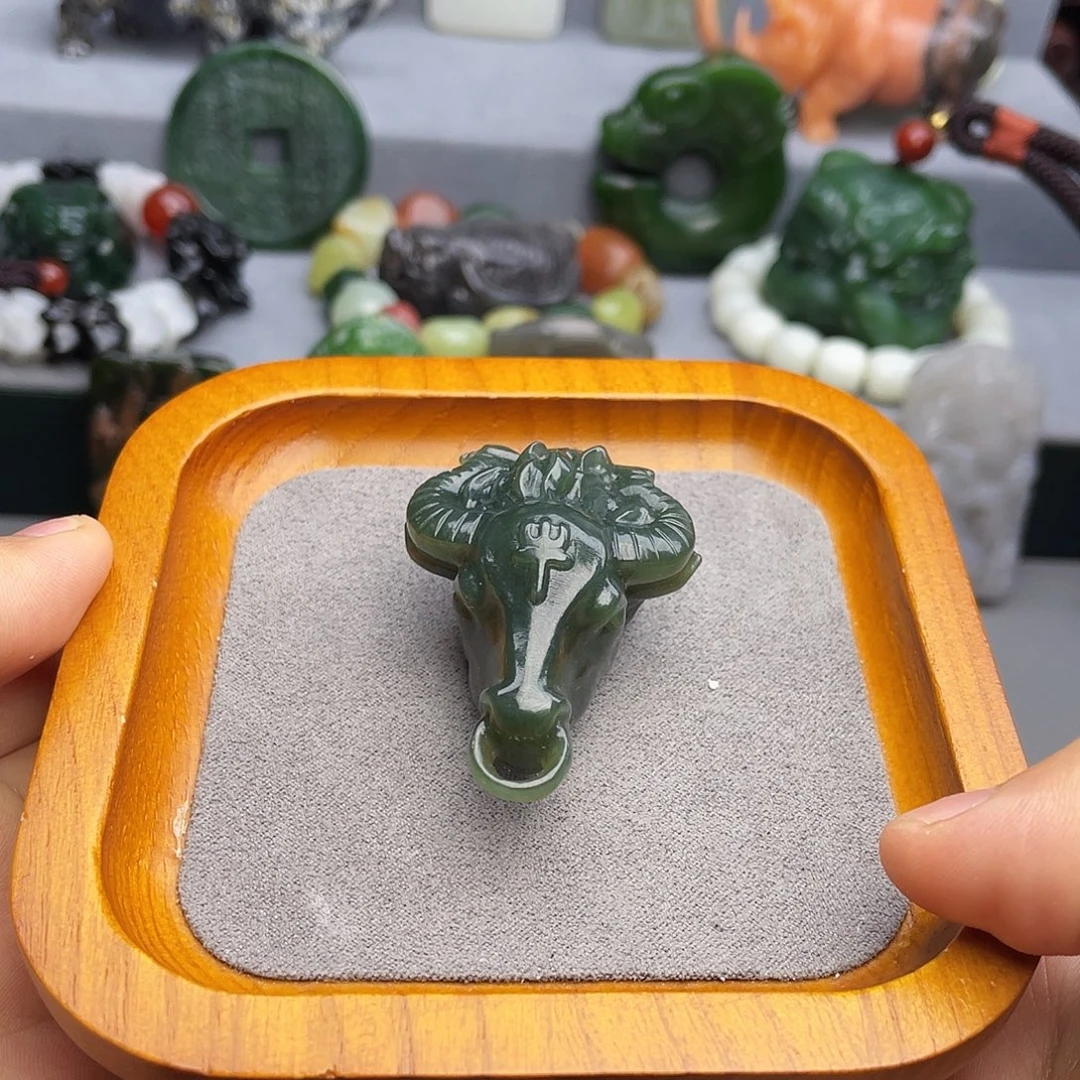 和田玉未镶嵌颈饰