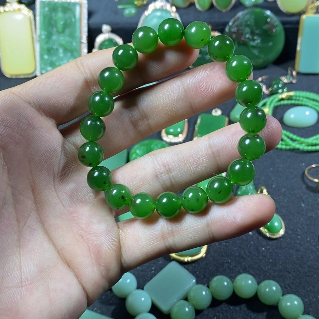 颈饰未镶嵌和田玉（碧玉）