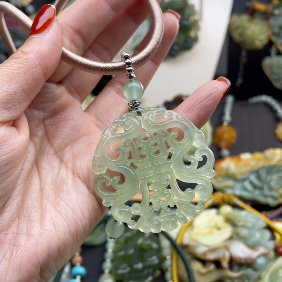 蛇纹石玉颈饰未镶嵌