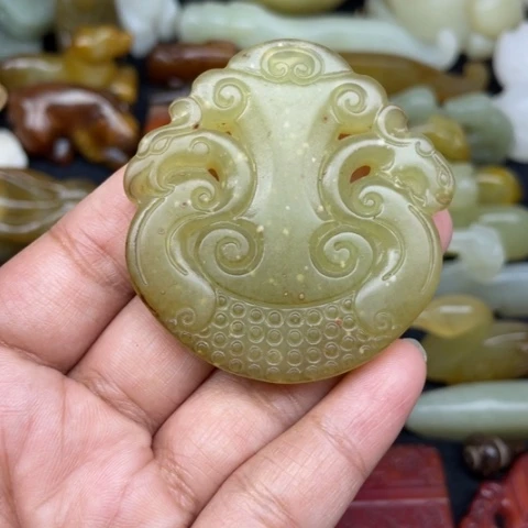 未镶嵌蛇纹石玉颈饰28