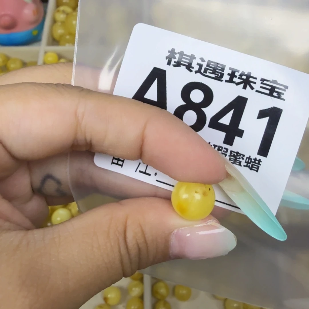 未镶嵌琥珀珠宝奇石