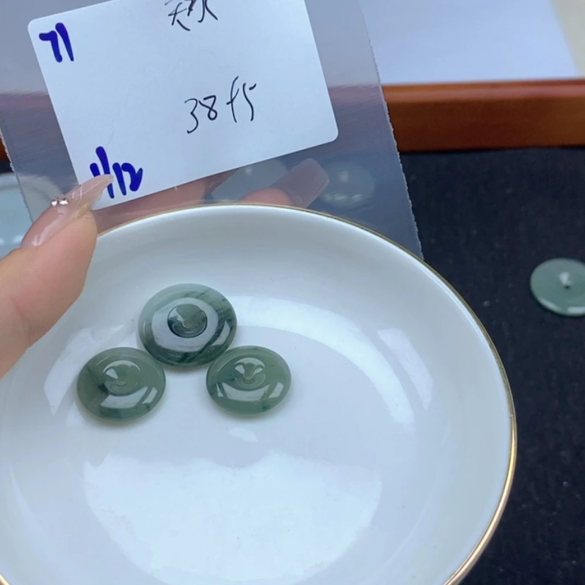 【闪购商品】翡翠颈饰未镶嵌天*碧