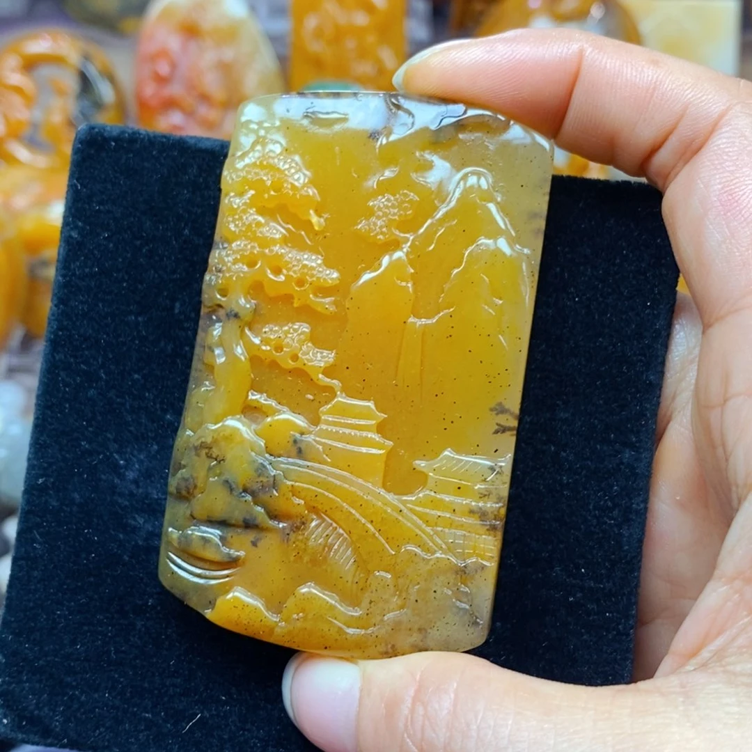 未镶嵌石英质玉（黄龙玉）颈饰