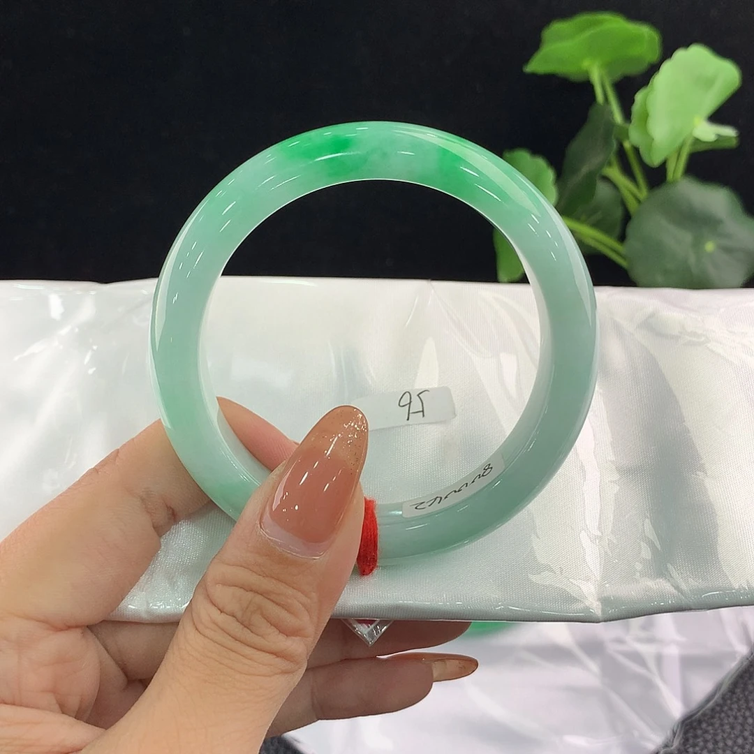 翡翠未镶嵌手镯正56
