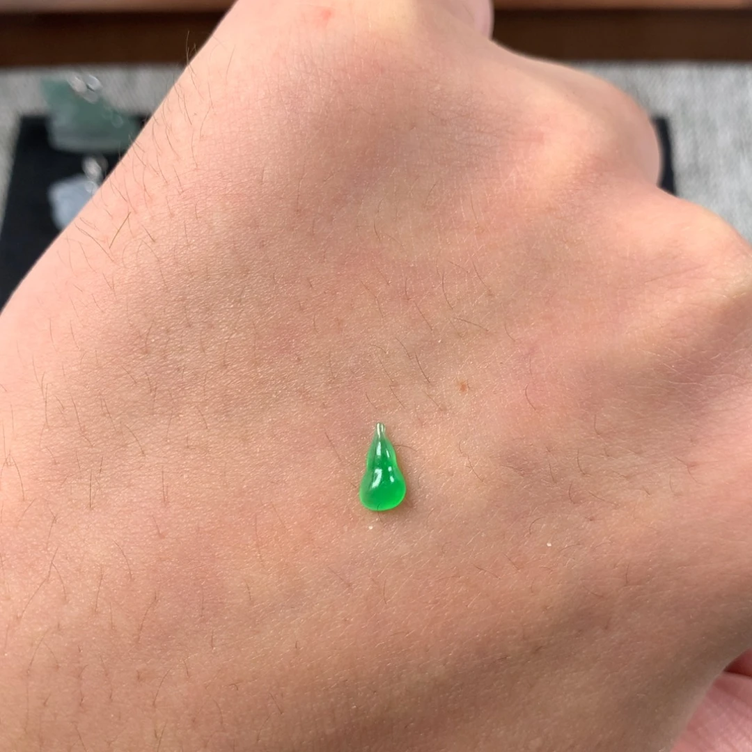 *****翡翠未镶嵌颈饰葫芦