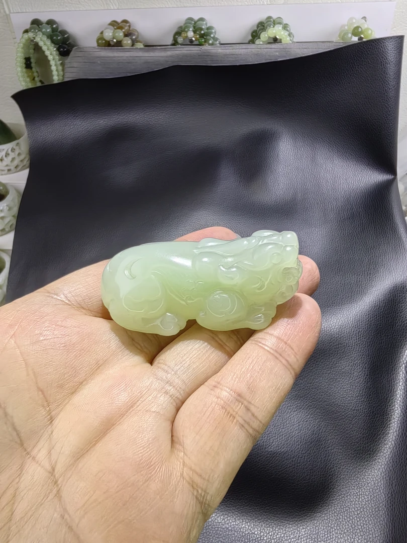 和田玉老料冰底猫眼戴翠青无结构大貔貅！吊坠手把件