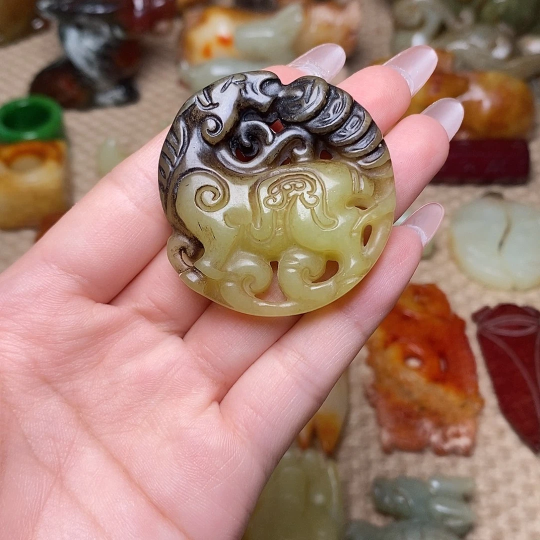 蛇纹石玉未镶嵌颈饰