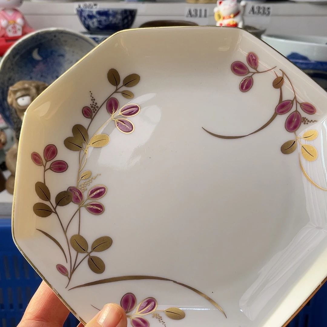 瓷片上**水哈哈哈我真的不喜欢这样了笑